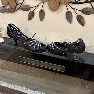 Elegant Black Heels with Sparkling Accents